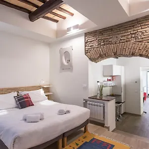 Apartment In Trastevere White, Rome