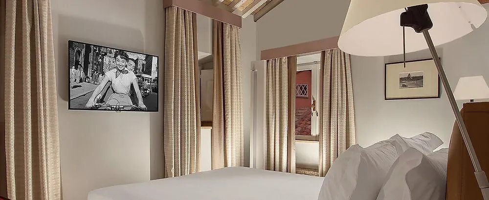 Palazzo Scanderbeg Roma 4*,  Itália